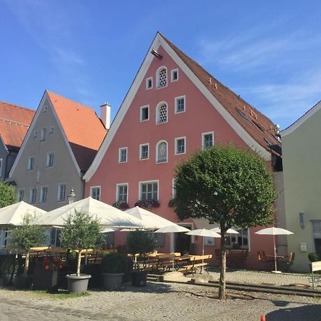 Hotel-Gasthof Blaue Traube E.K. Berching Ngoại thất bức ảnh