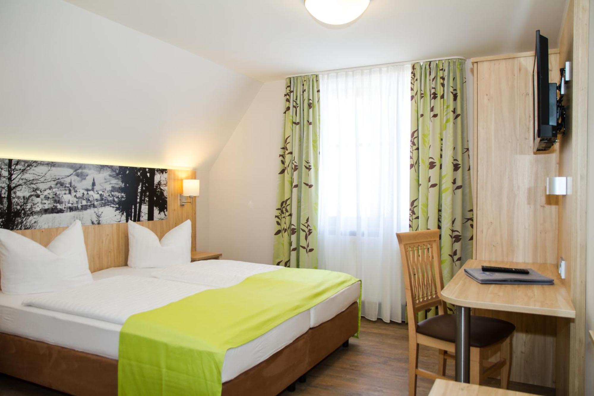 Hotel-Gasthof Blaue Traube E.K. Berching Phòng bức ảnh