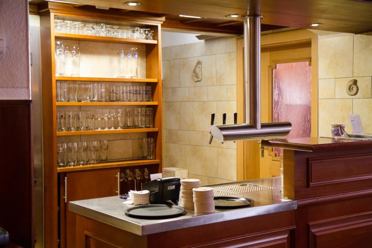 Hotel-Gasthof Blaue Traube E.K. Berching Ngoại thất bức ảnh